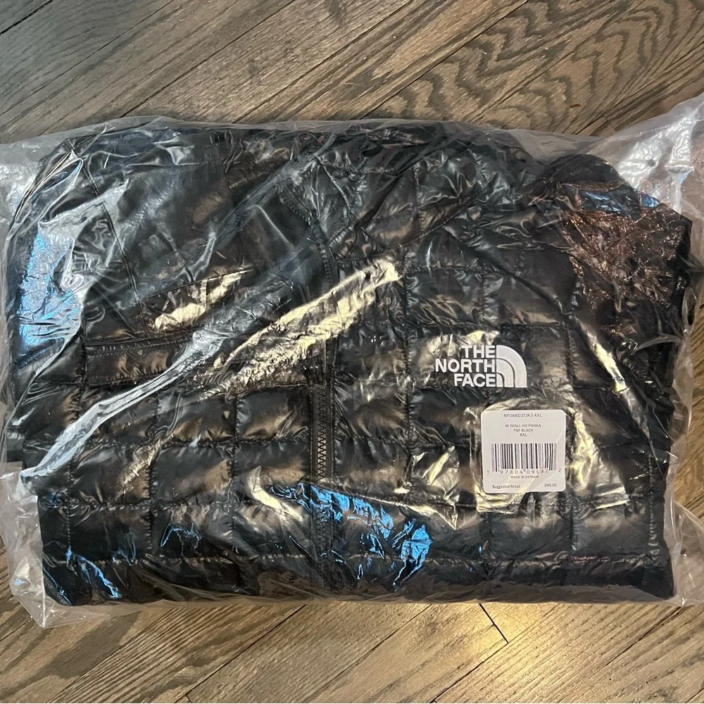 The North Face Black Puffer Jacket - Picture 12 of 14